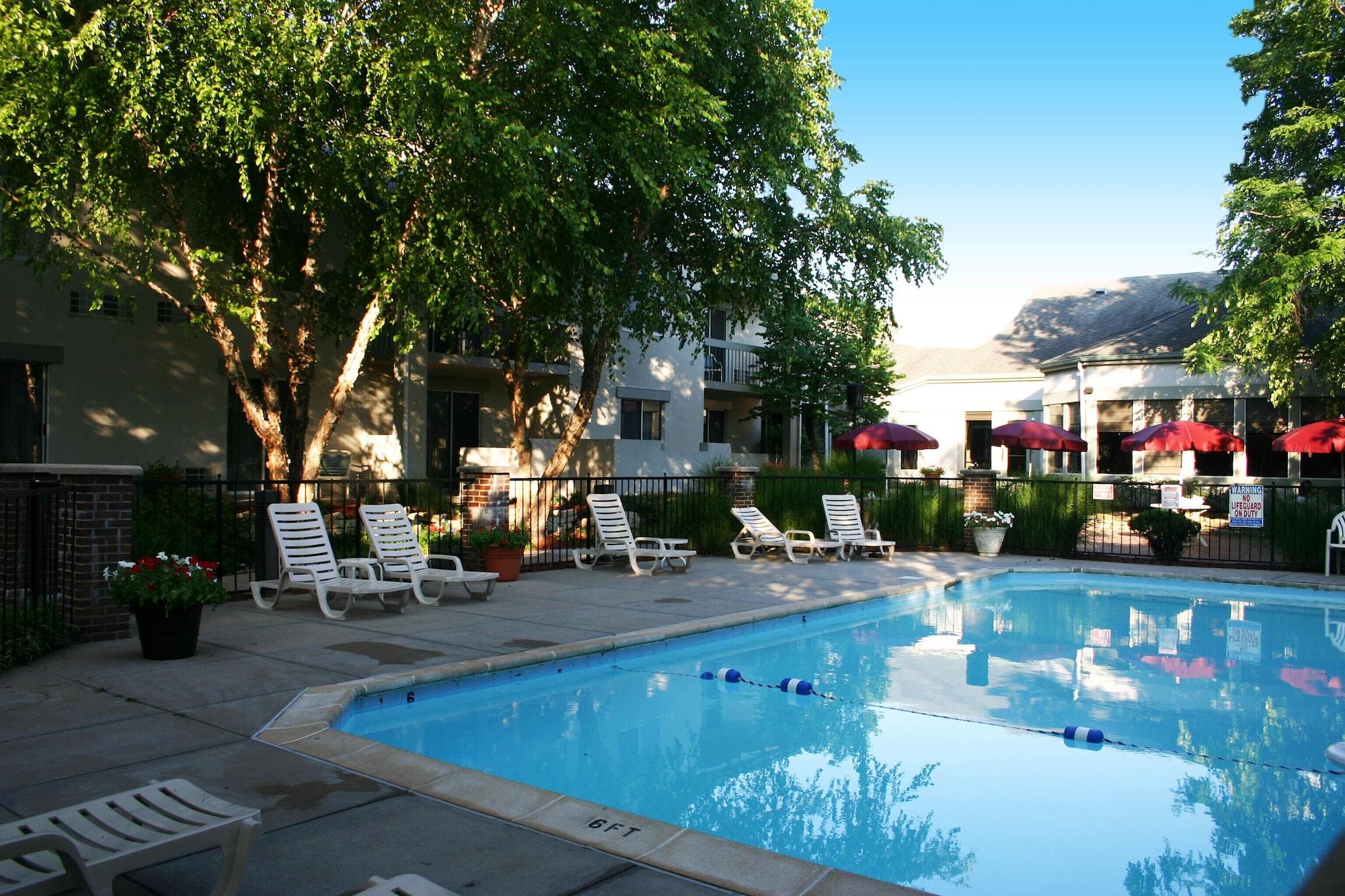 Endeavor Inn & Suites, Trademark Collection By Wyndham Топика Экстерьер фото