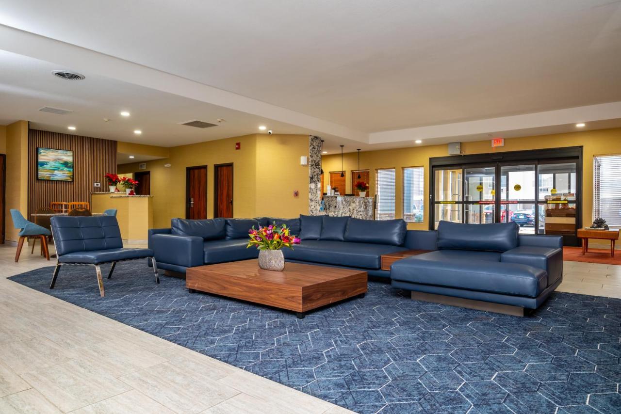 Endeavor Inn & Suites, Trademark Collection By Wyndham Топика Экстерьер фото