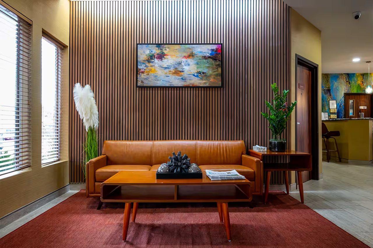 Endeavor Inn & Suites, Trademark Collection By Wyndham Топика Экстерьер фото