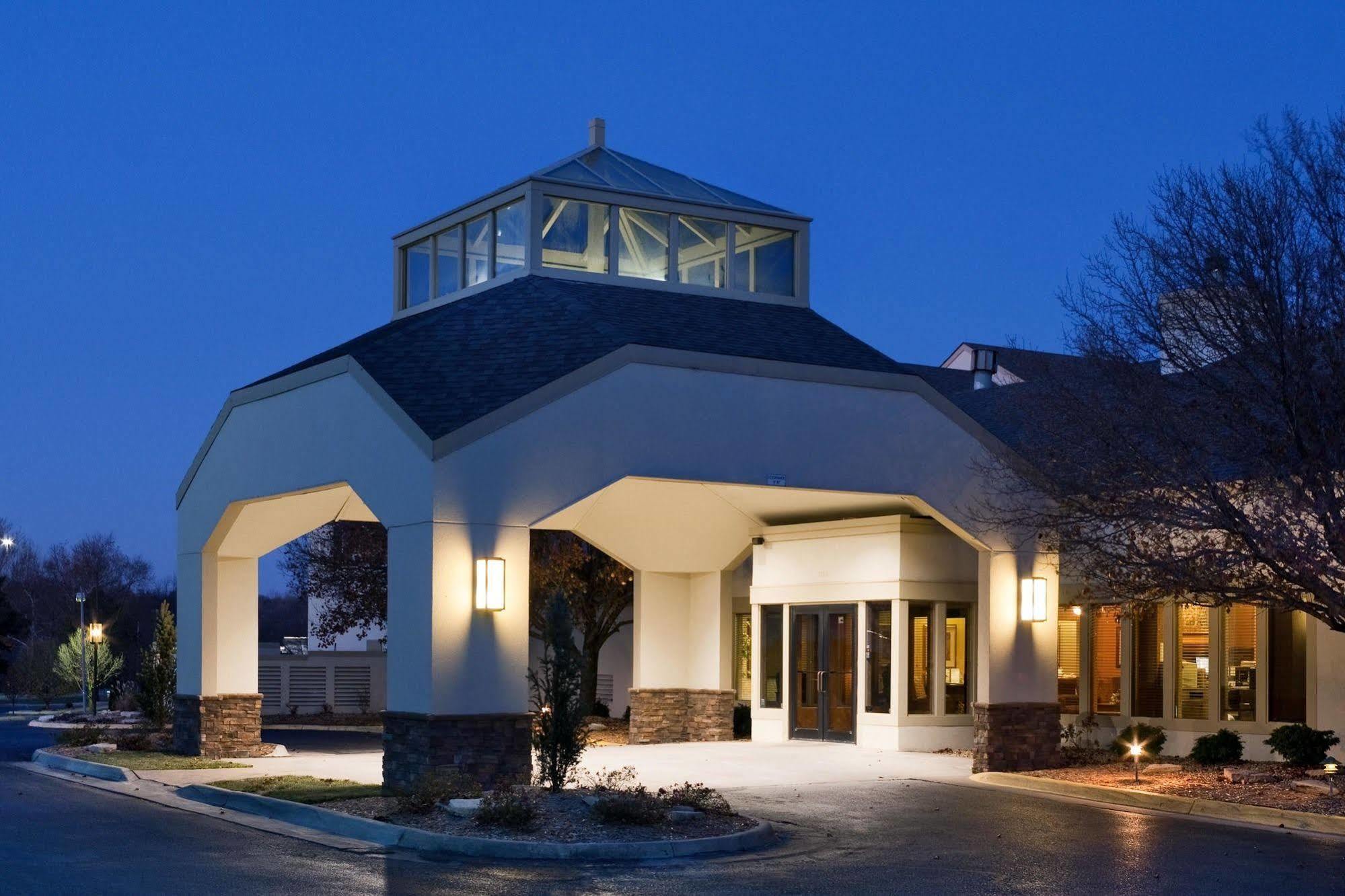 Endeavor Inn & Suites, Trademark Collection By Wyndham Топика Экстерьер фото